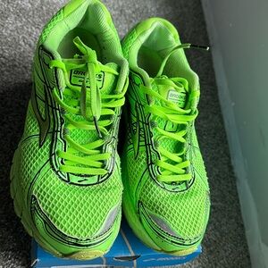 Men’s Brooks Adrenaline GTS.